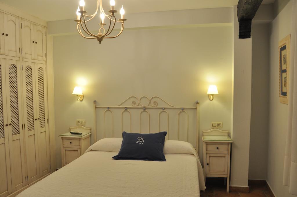 Apartamentos Turisticos Dona Maria La Brava Plasencia Exterior photo